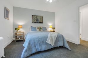 4 bedrooms, desk, iron/ironing board, WiFi