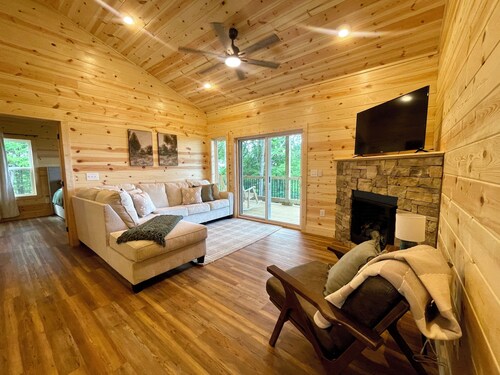 Beautiful Mountain View - Charming 2-bedroom house in Murphy, NC