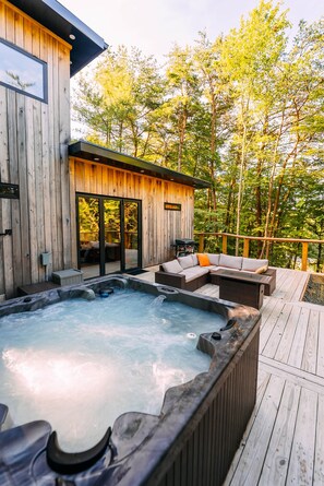 Terrace/patio - The Goldenrod Cabin in Red River Gorge, Goldenrod Cabin in Red River Gorge, KY (Wolfe County)