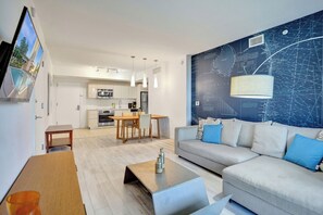 Deluxe Apartment, 2 Bedrooms, Balcony | Living area