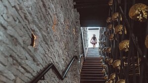A staircase with stone walls and wooden steps leading to a higher level. - 6 En-Suite Bedrooms · Rooftop Pool · Restaurant Below | Tulum (Tulum)