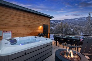 Terrace/patio - Whitefish Slopes / Ski-In/Out, Hot Tub & Rooftop (Whitefish)