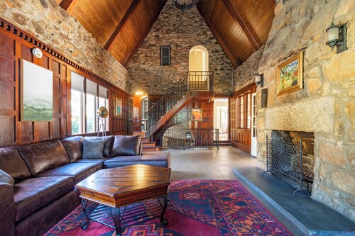 Midtown Castle - Royal in Columbus