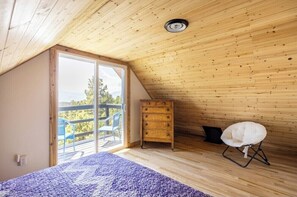 2 bedrooms, bed sheets