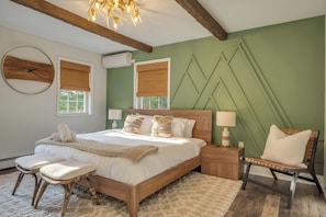 6 habitaciones, tabla de planchar con plancha y cuna de viaje 