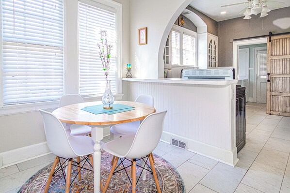 Réfrigérateur dans l'espace commun, micro-ondes dans l'espace commun