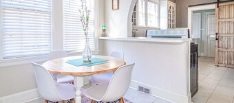 Historic Lakebottom Park Charm