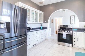 Réfrigérateur dans l'espace commun, micro-ondes dans l'espace commun