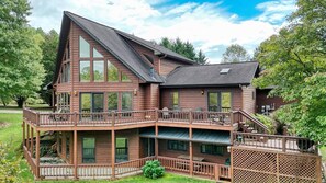 Exterior - Mina at Notting Hill Pool Table (Young Harris)