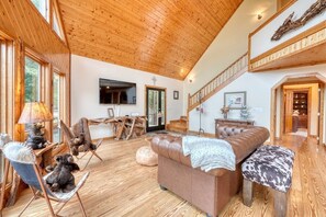 Interior - Mina at Notting Hill Pool Table (Young Harris)