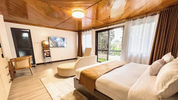 Executive Lower Floor | Cofres nos quartos, escrivaninha, espaço de trabalho para notebook