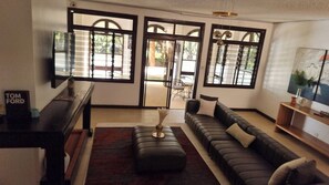 TV connectée de 55 cm avec chaînes numériques