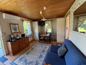 Bungalow, 2 chambres, non-fumeur, vue cour intérieure | Coin séjour