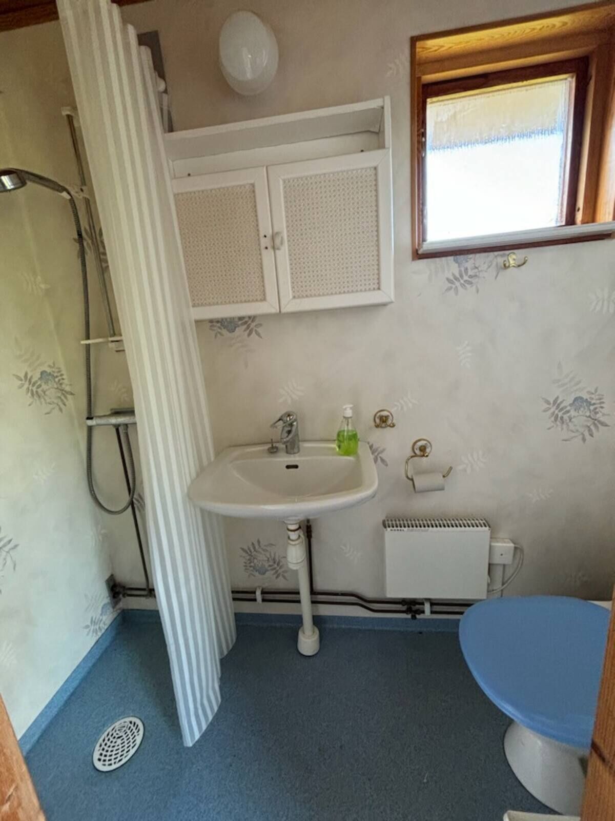 Basic Bungalow, 2 Bedrooms, Non Smoking, Courtyard View | Bathroom | Shower, toilet paper