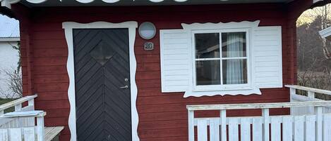 Bungalow Basic, non fumatori, vista cortile | 2 camere