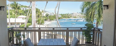 SeaDazzle-beachfront, pool, Jeep