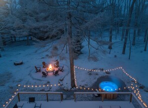 Outdoor spa tub - The Pine Cabin - Ski | Hike | Hot Tub I Fire Pit (Blakeslee)