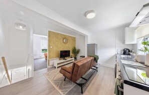 Living area - Cosy One Bed Apartment, in the historic town of Chatham (Chatham)