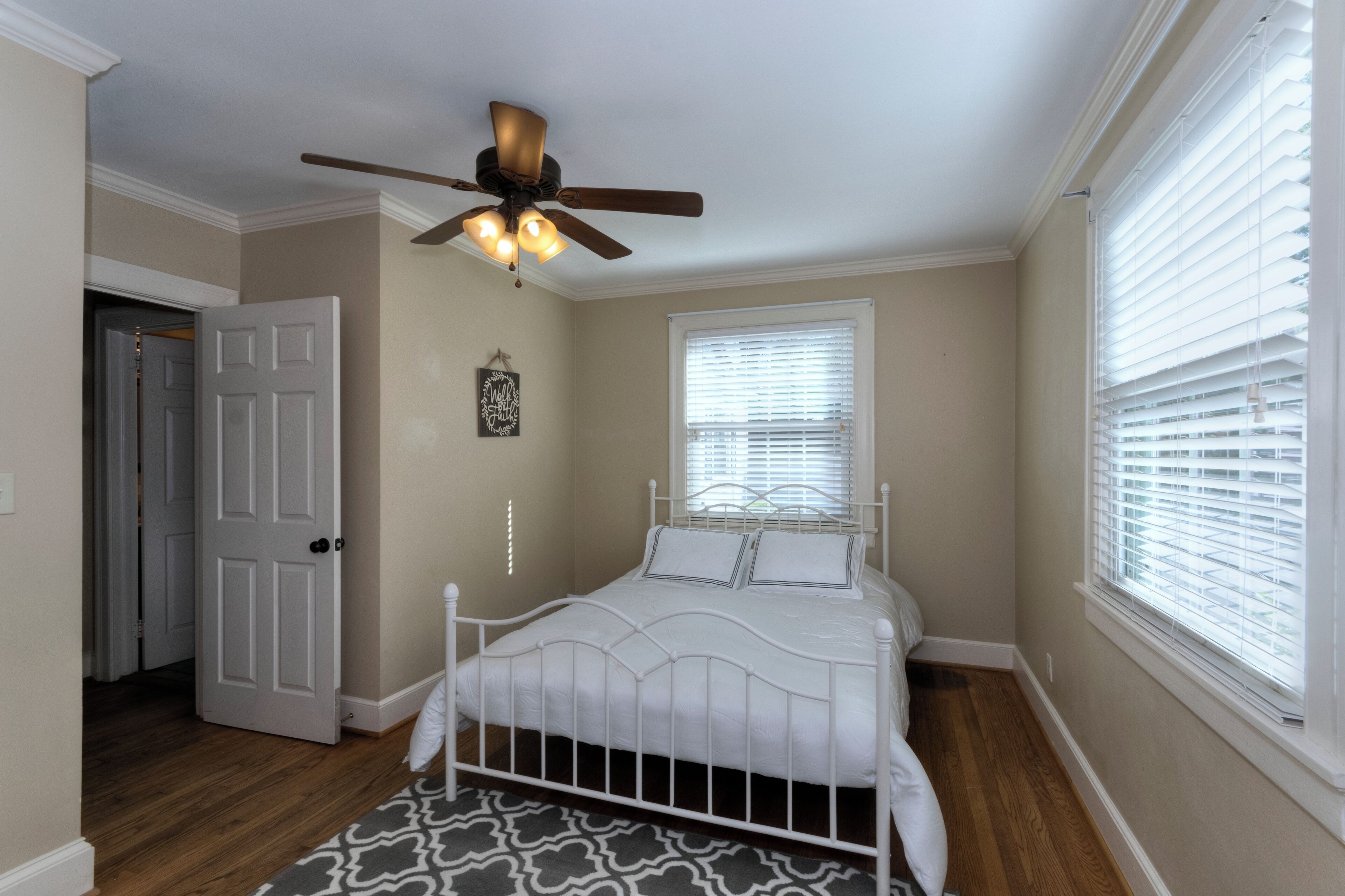 5 bedrooms, iron/ironing board, free WiFi