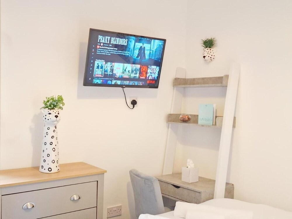 Modern Double Room with Ensuite with Shower RM 3 Burnley Vrbo