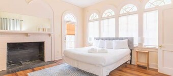 Near Museum  Midtown Main House