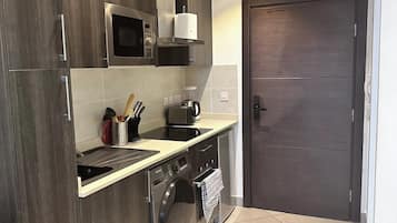 Micro-ondes, four, plaque de cuisson