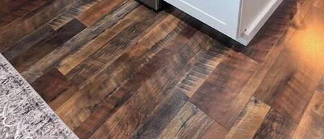 Kühlschrank, Mikrowelle, Geschirrspüler, Gewürze