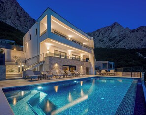 Outdoor pool, a heated pool