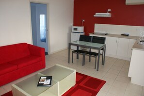 Living area - Apollo Bay Motel & Apartments (Apollo Bay)