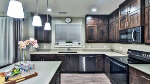Family House, Mountain View | Private kitchen | Full-size fridge, microwave, oven, stovetop
