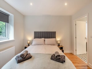 4 bedrooms, free WiFi, bed sheets