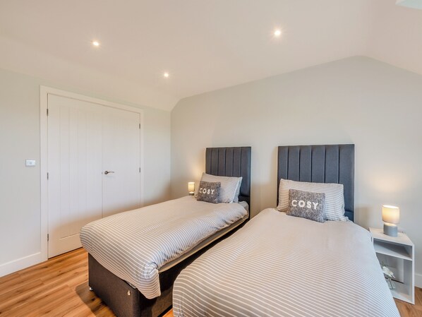 4 bedrooms, free WiFi, bed sheets