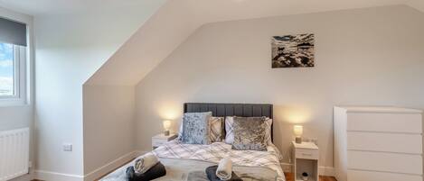 4 bedrooms, free WiFi, bed sheets