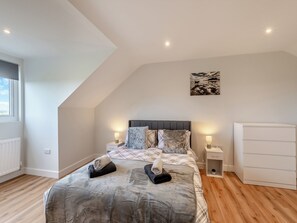 4 bedrooms, free WiFi, bed sheets