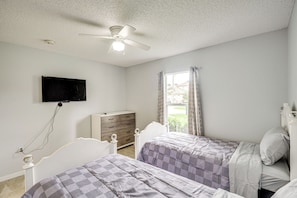3 bedrooms, iron/ironing board, internet, bed sheets
