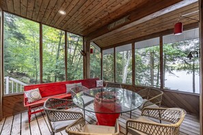 Dining - 6 bed 5 bath cottage on Lake Muskoka (Port Carling)