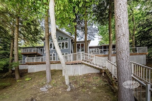 Exterior - 6 bed 5 bath cottage on Lake Muskoka (Port Carling)