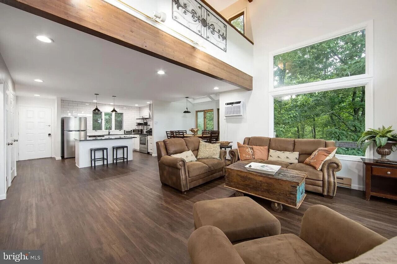 Smart TV, fireplace, table football