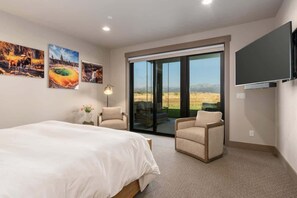 5 habitaciones, escritorio y tabla de planchar con plancha 