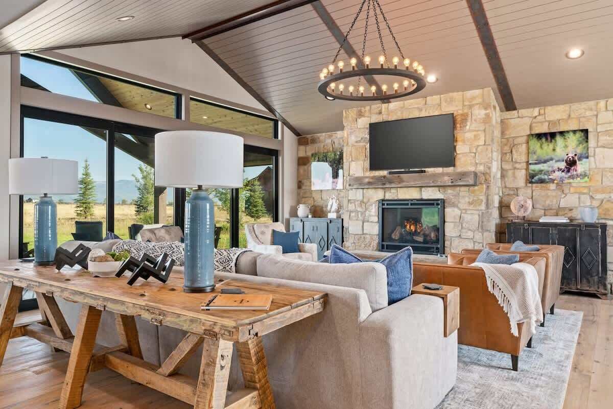 TV, fireplace, offices