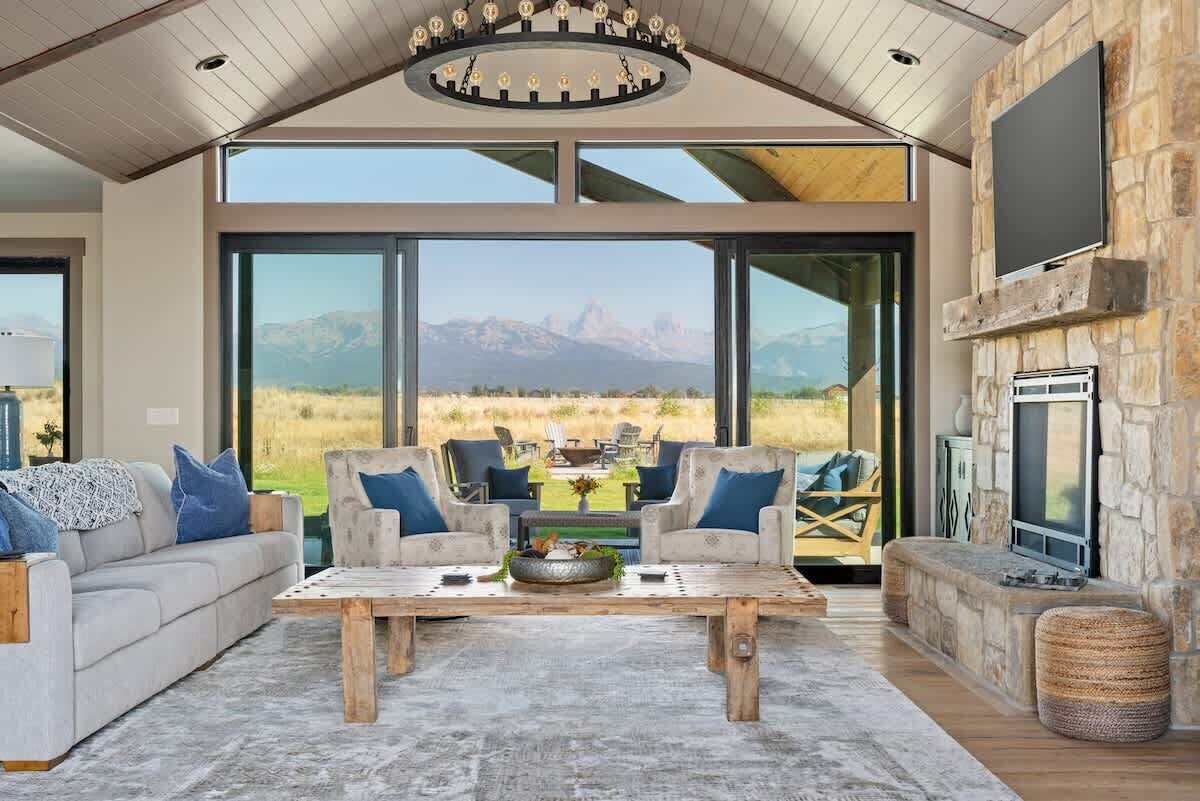 Télévision, cheminée, espaces bureaux