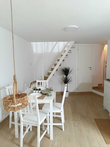 Cozy 2-bedroom apartment in the heart of Naples. 