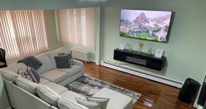 Charming 3-bedroom house in Queens with WiFi and AC