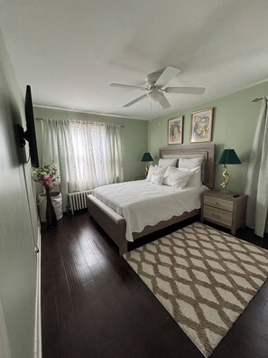 3 bedrooms, desk, iron/ironing board, free WiFi