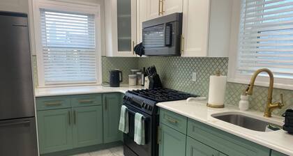 Charming 3-bedroom house in Queens with WiFi and AC
