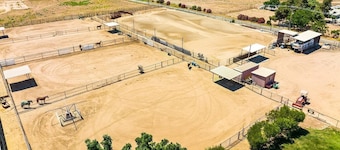 Charming farmhouse in peaceful Hemet with WiFi and AC