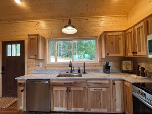 Fridge, microwave, oven, stovetop - Mountain View - 2-bedroom house in serene Murphy, NC (Murphy)