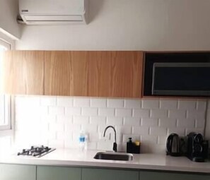 Fridge, microwave, coffee/tea maker, cookware/dishes/utensils - Bright & sweet unit in the heart of Polanco (Mexico City)