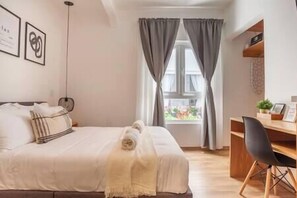 1 habitación, tabla de planchar con plancha y wifi 