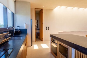 Fridge, microwave, oven, coffee/tea maker